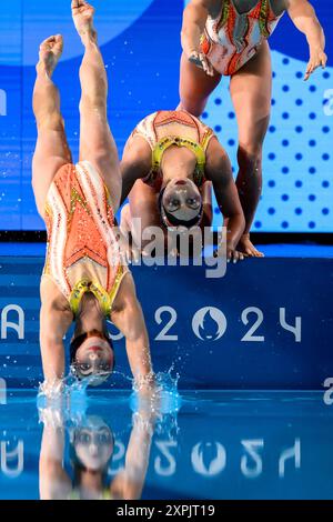 Paris, Frankreich. August 2024. Athleten des französischen Teams treten im Free Routine Final der Olympischen Spiele 2024 in Paris (Frankreich) am 6. August 2024 im Aquatics Centre in Paris an. Quelle: Insidefoto di andrea staccioli/Alamy Live News Stockfoto