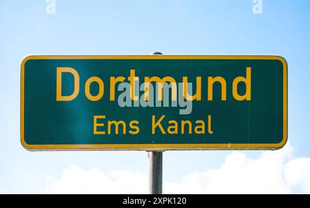 Geeste-Dalum, Niedersachsen, Deutschland, 14. Juli 2024 - Zeichen des Dortmunder Ems-Kanals Stockfoto
