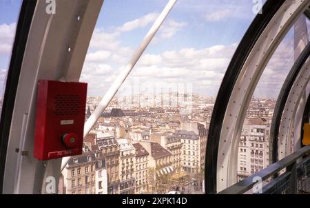 Blick auf die Dächer von Paris, Montmartre von der Spitze des Centre Pompidou Museums Stockfoto