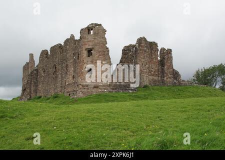 Brough Castle ist eine Burgruine im Dorf Brough in Cumbria, England. Die Burg wurde von Normannen um 1092 in der alten römischen Festung erbaut Stockfoto