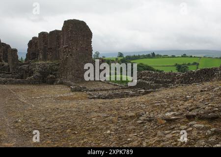 Brough Castle ist eine Burgruine im Dorf Brough in Cumbria, England. Die Burg wurde von Normannen um 1092 in der alten römischen Festung erbaut Stockfoto