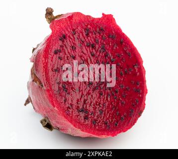 Exotische rote Drachenfrucht Makroaufnahme isoliert Stockfoto