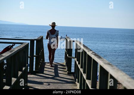 Frau am Strand in Ängelholm, Schweden. Stockfoto