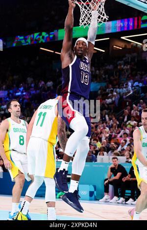 Paris, Frankreich, 6. August 2024. BAM Adebayo (13) vom Team United States Slam dunks während des Spiels der Olympischen Spiele 2024 der Männer in Paris in der Bercy Arena am 06. August 2024 in Paris. Quelle: Pete Dovgan/Speed Media/Alamy Live News Stockfoto