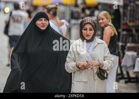 Muslimische Frauen in Mostar. Bosnien und Herzegowina Stockfoto