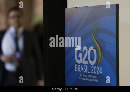 G20 Brazil 2024 Summit Logo, Tagungsraum. Symbol der Gruppe von 20. Die Staats- und Regierungschefs befassen sich mit Fragen der Weltwirtschaft und der sozialen Gerechtigkeit Stockfoto
