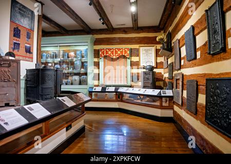 LURAY, Virginia, USA – Ausstellungen im Luray Valley Museum mit Artefakten und historischen Ausstellungen, die das reiche kulturelle Erbe und die Geschichte des Shenandoah Valley veranschaulichen. Stockfoto