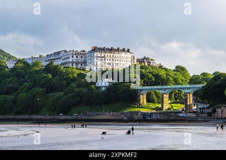 Blick auf Scarborough Beach und South Bay Beach, Scarborough, North Yorkshire, England, Europa Stockfoto