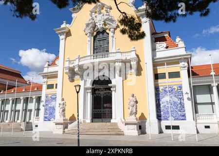 Carlos lopes Pavillon, ein historisches Denkmal mit traditionellen portugiesischen Fliesen, das die Schönheit der lissabonner Architektur an einem sonnigen Tag zeigt Stockfoto