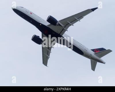 Air Canada, Airbus A220-300 startet vom Montréal-Pierre Elliott Trudeau International Airport, Dorval, Quebec, Kanada Stockfoto