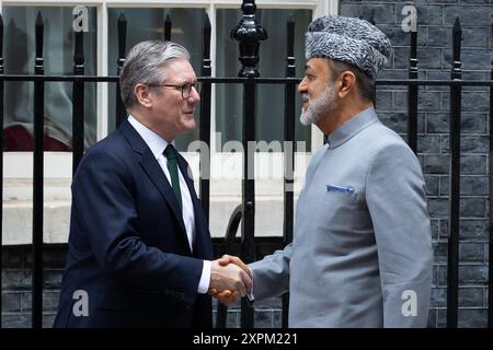 London, Großbritannien. August 2024. Der britische Premierminister Keir Starmer begrüßt den Sultan von Oman Haitham bin Tariq Al Said in der Downing Street. Quelle: SOPA Images Limited/Alamy Live News Stockfoto