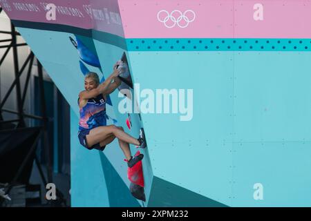 Le Bourget, Frankreich. August 2024. Miho Nonaka (JPN) Sport Climbing : Boulder & Lead für Frauen, Boulder Halbfinale während der Olympischen Spiele 2024 in Paris im Le Bourget Sport Climbing Austragungsort in Le Bourget, Frankreich. Quelle: Koji Aoki/AFLO SPORT/Alamy Live News Stockfoto