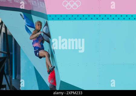 Le Bourget, Frankreich. August 2024. Miho Nonaka (JPN) Sport Climbing : Boulder & Lead für Frauen, Boulder Halbfinale während der Olympischen Spiele 2024 in Paris im Le Bourget Sport Climbing Austragungsort in Le Bourget, Frankreich. Quelle: Koji Aoki/AFLO SPORT/Alamy Live News Stockfoto