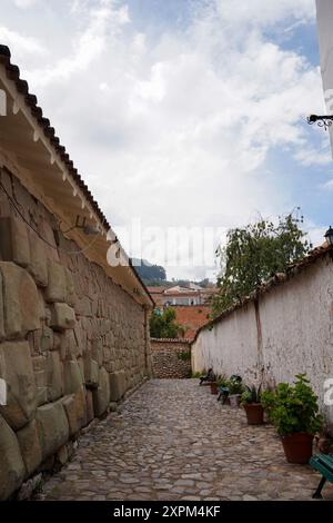 Hatun Rumiyoc, Steinmauer eines Inka-Palastes, derzeit Teil einer Mauer im Palast des Erzbischofs von Cuzco, C. Hatunrumiyoc, Cusco, Peru Stockfoto