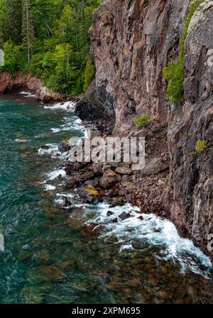 Das Ufer des Lake Superior ist im Temperance River State Park im Cook County, Minnesota, zu sehen Stockfoto