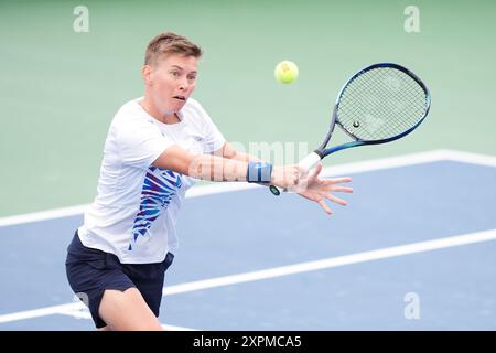 Toronto, Kanada. August 2024. Demi Schuurs of Netherlands in Aktion während des ersten Tages der National Bank Open in Toronto, Kanada am Dienstag, den 6. August 2024. (Foto: Michael Chisholm/SIPA USA) Credit: SIPA USA/Alamy Live News Stockfoto