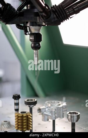 Automatische parallele Koordinatenmessmaschine Nahaufnahme. Selektiver Fokus. Stockfoto