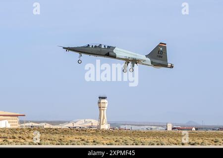 Ein T-38C der 416th Flight Test Squadron startet am 11. Juli 2024 auf der Edwards Air Force Base in Kalifornien. (Luftwaffe Foto von Todd Stockfoto