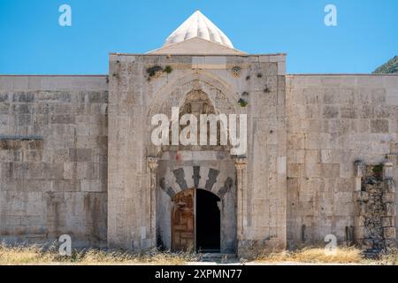 Susuz Caravanserai, erbaut von Giyaseddin Keykubad bin Keyhusrev, liegt an der Antalya Burdur Straße. Susuz kervansarayi Stockfoto