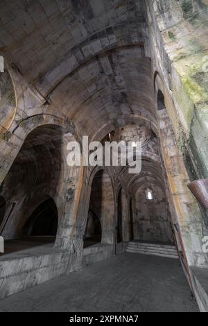 Susuz Caravanserai, erbaut von Giyaseddin Keykubad bin Keyhusrev, liegt an der Antalya Burdur Straße. Susuz kervansarayi Stockfoto