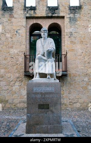 Spanien: Ibn Rushd (1126 - 10. Dezember 1198) und latinisiert als Averroes, Polymath, Philosoph, Theologe und Mathematiker, Cordoba. Abū l-Walīd Muḥammad bin ʾAḥmad Rušd, besser bekannt als Ibn Rushd und in Europa Averroes, war ein muslimischer Polymath, ein Meister der aristotelischen Philosophie, islamischen Philosophie, islamischer Theologie, Maliki-Recht und Jurisprudenz, Logik, Psychologie, Politik, arabischer Musiktheorie, und die Wissenschaften der Medizin, Astronomie, Geographie, Mathematik, Physik und Himmelsmechanik. Er wurde in Córdoba, Al Andalus, geboren und starb in Marrakesch, Marokko. Stockfoto