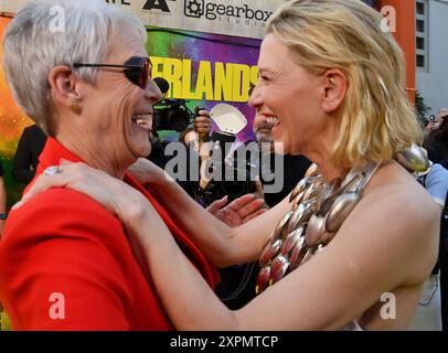Los Angeles, Usa. August 2024. Die Besetzungsmitglieder Jamie Lee Curtis (L) und Cate Blanchett nehmen am Dienstag, den 6. August 2024, an der Premiere des „Borderlands“ LA Fan Events im TCL Chinese Theatre in der Hollywood-Sektion von Los Angeles Teil. Storyline: Dieses All-Star-Action-Abenteuer basiert auf dem meistverkauften Videospiel und folgt einem Team von Außenseitern auf der Mission, ein vermisstes Mädchen zu retten, das den Schlüssel zu unvorstellbarer Macht hält. Foto: Jim Ruymen/UPI. Quelle: UPI/Alamy Live News Stockfoto