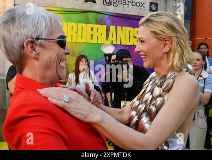 Los Angeles, Usa. August 2024. Die Besetzungsmitglieder Jamie Lee Curtis (L) und Cate Blanchett nehmen am Dienstag, den 6. August 2024, an der Premiere des „Borderlands“ LA Fan Events im TCL Chinese Theatre in der Hollywood-Sektion von Los Angeles Teil. Storyline: Dieses All-Star-Action-Abenteuer basiert auf dem meistverkauften Videospiel und folgt einem Team von Außenseitern auf der Mission, ein vermisstes Mädchen zu retten, das den Schlüssel zu unvorstellbarer Macht hält. Foto: Jim Ruymen/UPI. Quelle: UPI/Alamy Live News Stockfoto