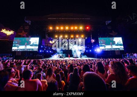 Marbella, Spanien. August 2024. Concierto de Antonio José en el Festival Starlite de Marbella. 06 Agosto 2024. EN la Foto: Konzert von Antonio Jose Antonio José beim Starlite Festival in Marbella. August 2024. POOL/Starlite Festival/Cordon Press nur für redaktionelle Zwecke. Obligatorischer Kredit: © Starlite Festival Marbella Kredit: CORDON PRESS/Alamy Live News Stockfoto