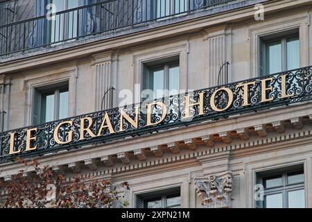 Paris, Frankreich - 07. Januar 2010: Fünf-Sterne-Luxus-Le Grand-Hotel-Gebäude im Stadtzentrum der Hauptstadt. Stockfoto