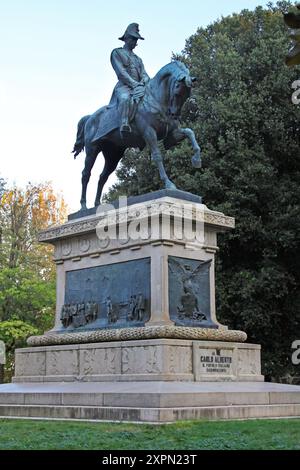 Rom, Italien - 27. Oktober 2009: Reiterstatue von Charles Albert Historic Landmark im Park im Stadtzentrum der Hauptstadt. Stockfoto