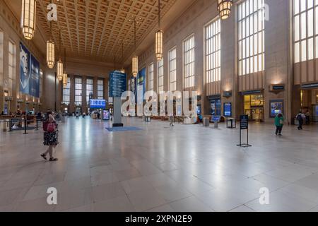 Die Abflughalle an der 30th Street Station in Philadelphia. Innenansicht der 30th Street Station. PA, USA Stockfoto