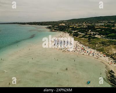 Luftaufnahme der Spaggia La Pelosa in der Nähe von Stintino, Sardegna. Hochwertige Fotos Stockfoto