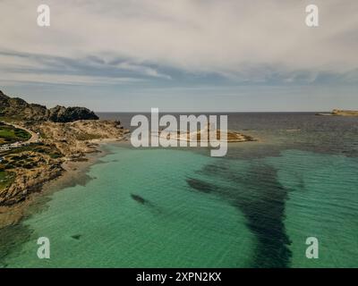 Luftaufnahme der Spaggia La Pelosa in der Nähe von Stintino, Sardegna. Hochwertige Fotos Stockfoto