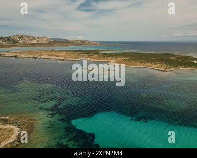 Luftaufnahme der Spaggia La Pelosa in der Nähe von Stintino, Sardegna. Hochwertige Fotos Stockfoto