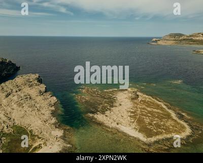 Luftaufnahme der Spaggia La Pelosa in der Nähe von Stintino, Sardegna. Hochwertige Fotos Stockfoto