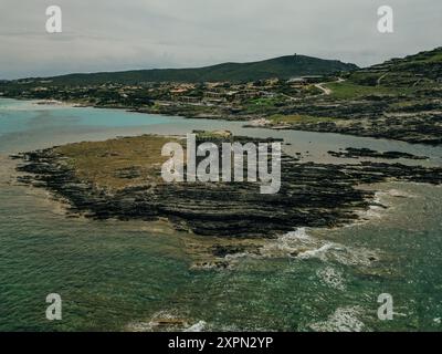 Luftaufnahme der Spaggia La Pelosa in der Nähe von Stintino, Sardegna. Hochwertige Fotos Stockfoto