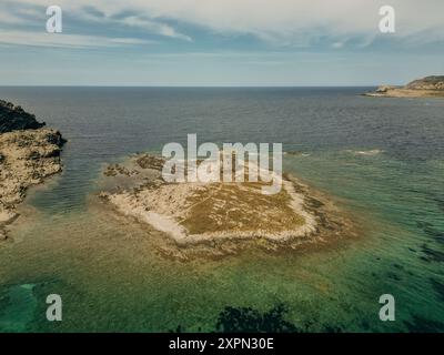 Luftaufnahme der Spaggia La Pelosa in der Nähe von Stintino, Sardegna. Hochwertige Fotos Stockfoto