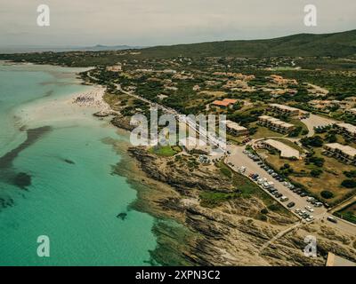 Luftaufnahme der Spaggia La Pelosa in der Nähe von Stintino, Sardegna. Hochwertige Fotos Stockfoto