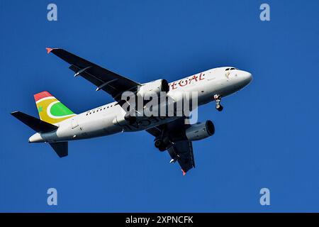 Marseille, Frankreich. August 2024. Ein Flugzeug der Air Senegal landet am Flughafen Marseille Provence. (Foto: Gerard Bottino/SOPA Images/SIPA USA) Credit: SIPA USA/Alamy Live News Stockfoto