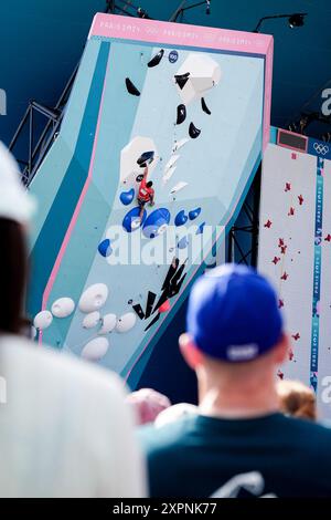 Le Bourget, Frankreich. August 2024. Alberto GINES LOPEZ (Spanien) tritt am 5. August 2024 im Boulder- und Lead-Halbfinale des Sportkletterns in Le Bourget (Frankreich) bei den Olympischen Spielen 2024 in Paris an. Foto: Julien Poupart/ABACAPRESS. COM Credit: Abaca Press/Alamy Live News Stockfoto