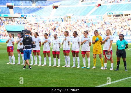 Teampräsentation und Hymne: Samatha Coffey, USA Frauen Nr. 17 Rose Lavelle, USA Frauen Nr. 16 Sophia Smith, USA Frauen Nr. 11 Mallory Swanson, USA Frauen Nr. 9 Crystal Dunn, USA Frauen Nr. 7 Trinity Rodman, USA Frauen Nr. 5 Naomi Girma, USA Frauen Nr. 4 Tierna Davidson, USA Frauen Nr. 12 Alyssa Naeher, USA Torhüterin Nr. 1 Lindsey Horan, USA Frauen Nr. 10 beim Olympischen Halbfinalspiel der Frauen DEUTSCHLAND - USA 0-1 N.V. im Stade de Lyon in Lyon am 6. August 2024 in Lyon, Frankreich. Staffel 2024/2025 Fotograf: ddp-Bilder / STAR-Bilder Stockfoto