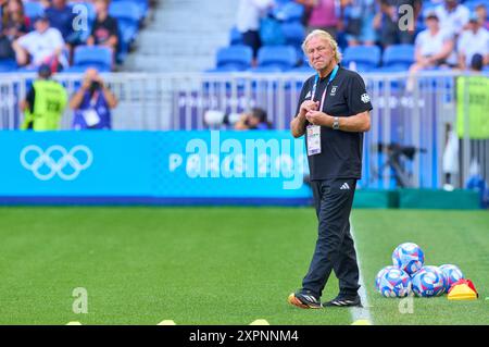 Horst Hrubesch, Trainer, Teammanager DFB Frauen, Bundestrainer, Chef- Trainer DFB Frauen, vor dem Olympischen Halbfinalspiel der Frauen DEUTSCHLAND - USA 0-1 N.V. im Stade de Lyon in Lyon am 6. August 2024 in Lyon, Frankreich. Staffel 2024/2025 Fotograf: Peter Schatz Stockfoto