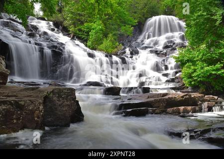 Waber Falls im Canada Park La Mauricie, Quebec, Kanada. Lange Belichtung. Stockfoto