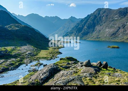 Die Cuillin Mountains über Loch Coruisk und dem Scavaig River, Isle of Skye, Schottland, Großbritannien. Stockfoto