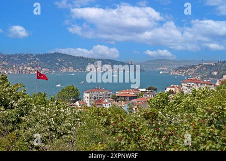 Bild der Hängebrücke über den Bosporus in Istanbul während des Tages Stockfoto