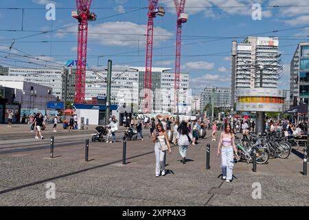 Alexanderplatz, Weltzeituhr, Polizeistation, Baustelle Hochhausprojekt D3, Convivio, Berlin-Mitte Alexanderplatz, Weltzeituhr, Polizeistation, Baustelle Hochhausprojekt D3, Convivio, Berlin-Mitte *** Alexanderplatz, Weltuhr, Polizeistation, Baustelle des Hochhausprojekts D3, Convivio, Berlin Mitte Alexanderplatz, Weltuhr, Polizeistation, Baustelle des Hochhausprojekts D3, Convivio, Berlin Mitte Stockfoto
