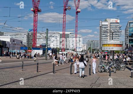Alexanderplatz, Weltzeituhr, Polizeistation, Baustelle Hochhausprojekt D3, Convivio, Berlin-Mitte Alexanderplatz, Weltzeituhr, Polizeistation, Baustelle Hochhausprojekt D3, Convivio, Berlin-Mitte *** Alexanderplatz, Weltuhr, Polizeistation, Baustelle des Hochhausprojekts D3, Convivio, Berlin Mitte Alexanderplatz, Weltuhr, Polizeistation, Baustelle des Hochhausprojekts D3, Convivio, Berlin Mitte Stockfoto