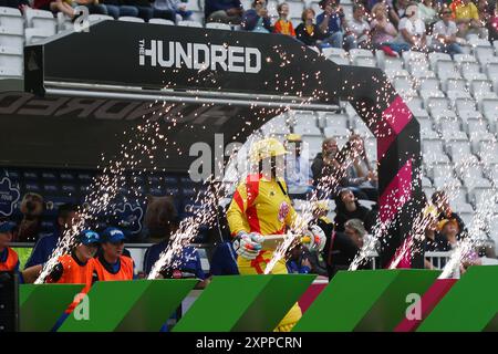 Bryony Smith von Trent Rockets verlässt den Tunnel vor dem Hundred Match Trent Rockets Women vs London Spirit Women in Trent Bridge, Nottingham, Vereinigtes Königreich, 7. August 2024 (Foto: Izzy Poles/News Images) in Nottingham, Vereinigtes Königreich am 7. August 2024. (Foto: Izzy Poles/News Images/SIPA USA) Stockfoto