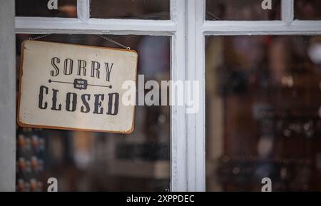 Geschlossene Schild an einer Tür Stockfoto