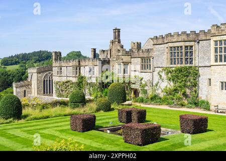 Haddon Hall Derbyshire - Haddon Hall Gärten und Rückansicht des Herrenhauses in der Nähe von Bakewell Derbyshire Peak District National Park England GB Stockfoto